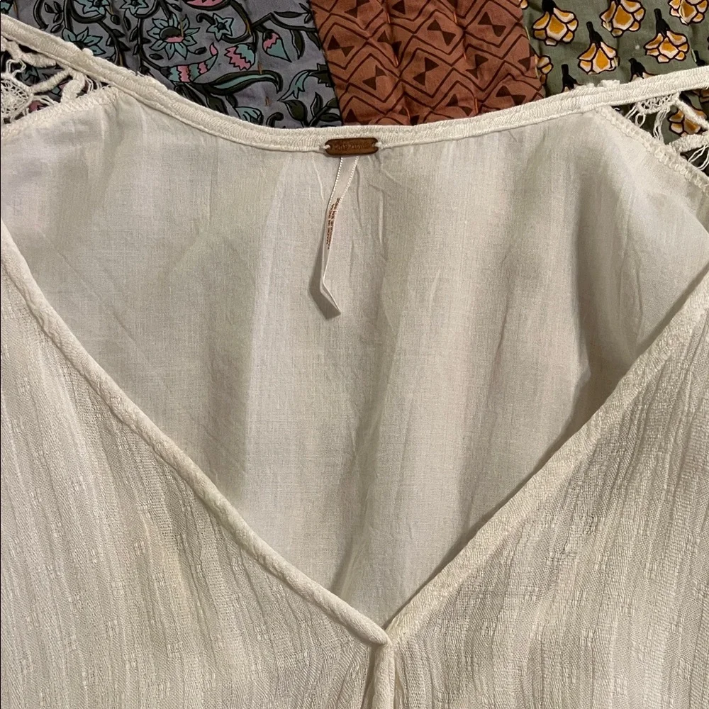 Free People Cream Elastic hem Blouse with Lace Sleeve Detail, EUC, L